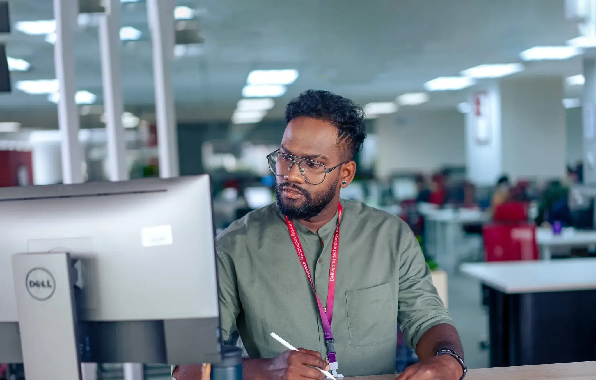 Enabling hybrid working with bespoke desk booking system: an insiders perspective
